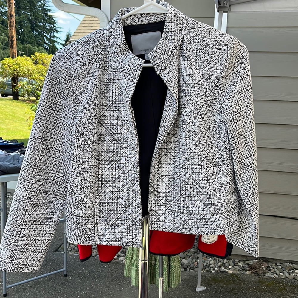 Womens crop style 3/4 length sleeve blazer, size small, Classiques Entier brand
